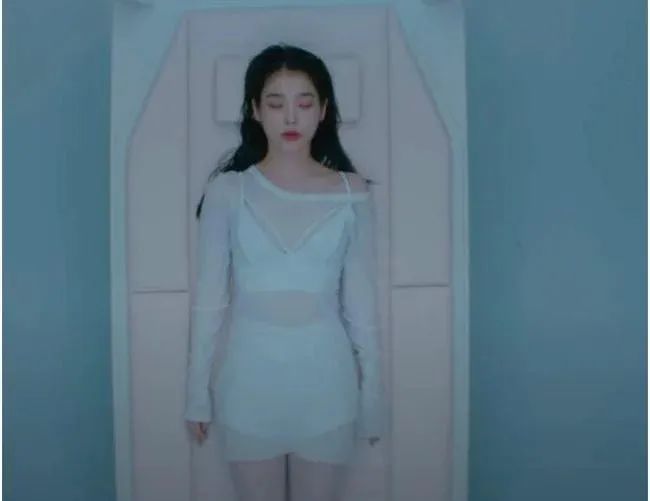 IU公开新曲宣传片引来朴叙俊围观 「奇葩」留言笑翻粉丝XD