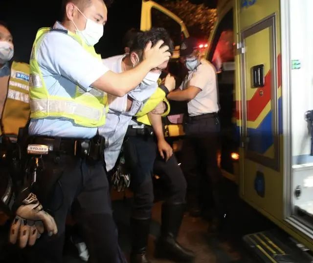 酒驾失控险翻下山！TVB小生杨明烂醉送院后被捕，太不争气了