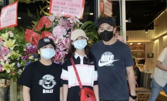 48岁TVB艺人公开妻子肿瘤变大，入院后情绪波动大靠吃麻醉剂镇痛
