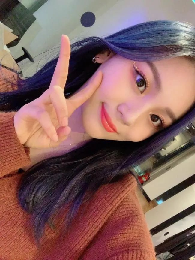 女团 GFRIEND 忙内 Umji 严智，因「腿部肌肉受伤」将暂停活动！