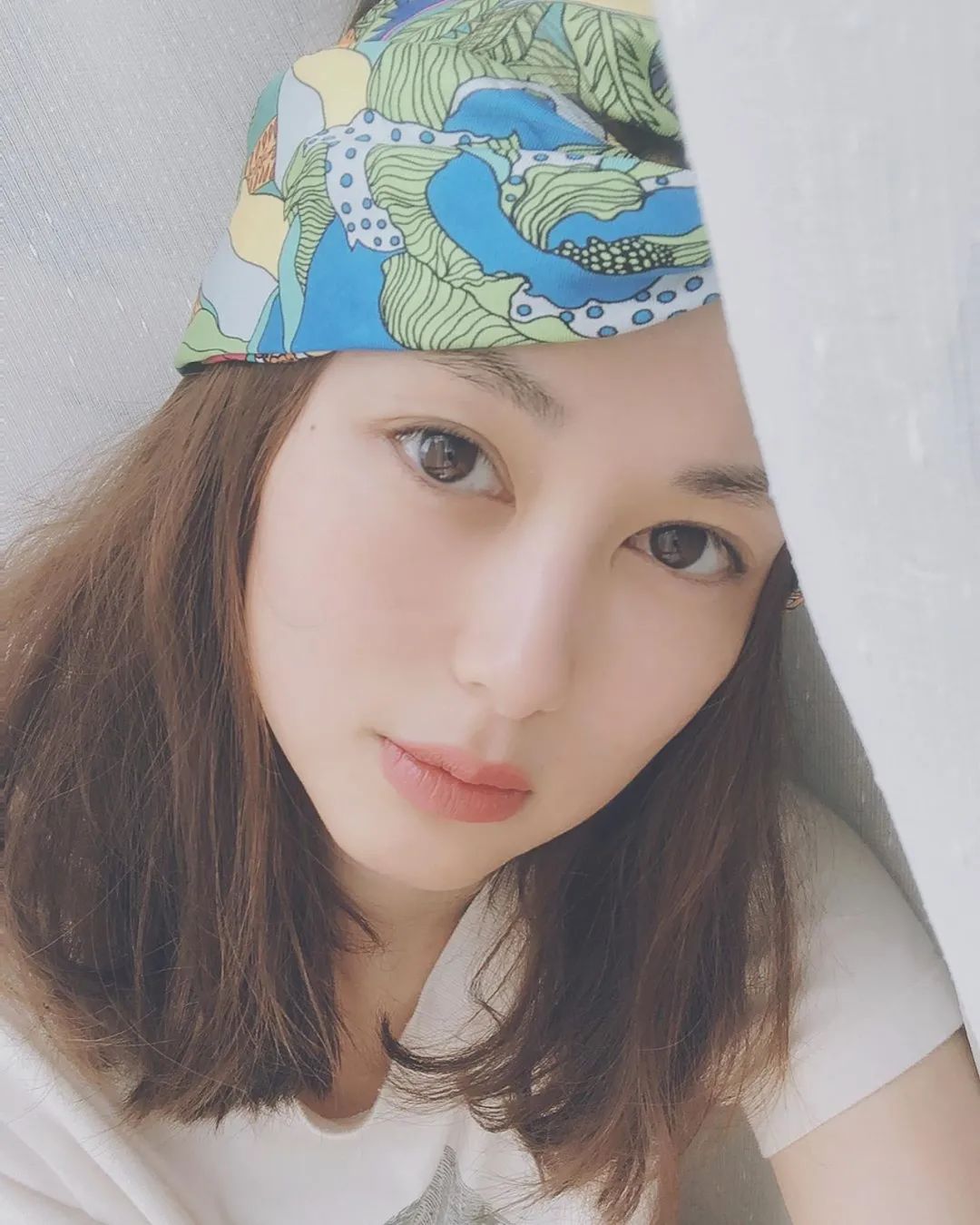 TVB女星岑丽香分享最新靓照，网民大呼认不得！
