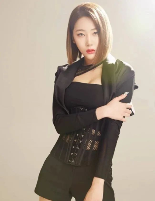 韩女团BLACKSWAN成员惠美被告诈骗，私联粉丝借款30万不还