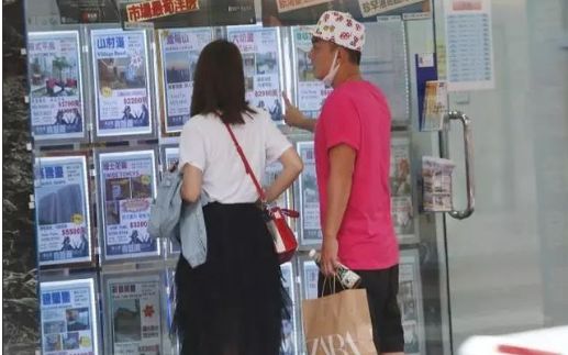 突发！TVB男星杨明店面再次遭破坏！门口玻璃被打爆，“老婆本”遭严重损失