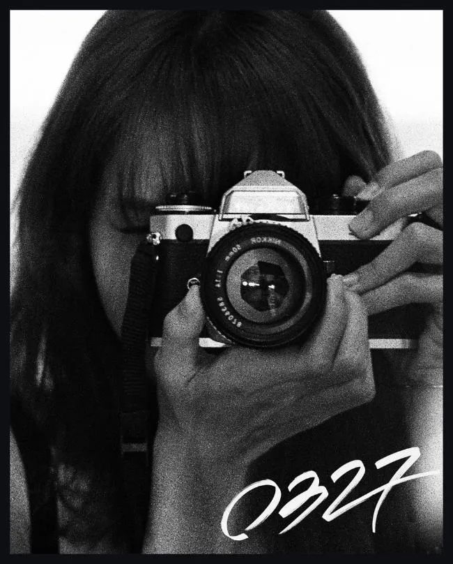 BLACKPINK Lisa 化身摄影师　首本摄影集生日当天发行！