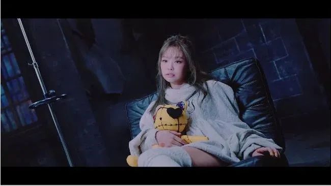 BLACKPINK新曲MV《Lovesick Girls》Jennie护士服造型引发争议！YG：「没有任何意图，正在讨论剪辑」