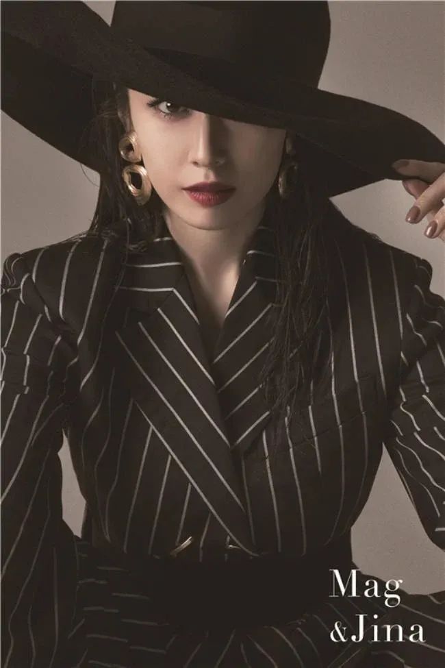T-ara朴智妍最新时尚画报公开 展现高贵干练成熟女性魅力