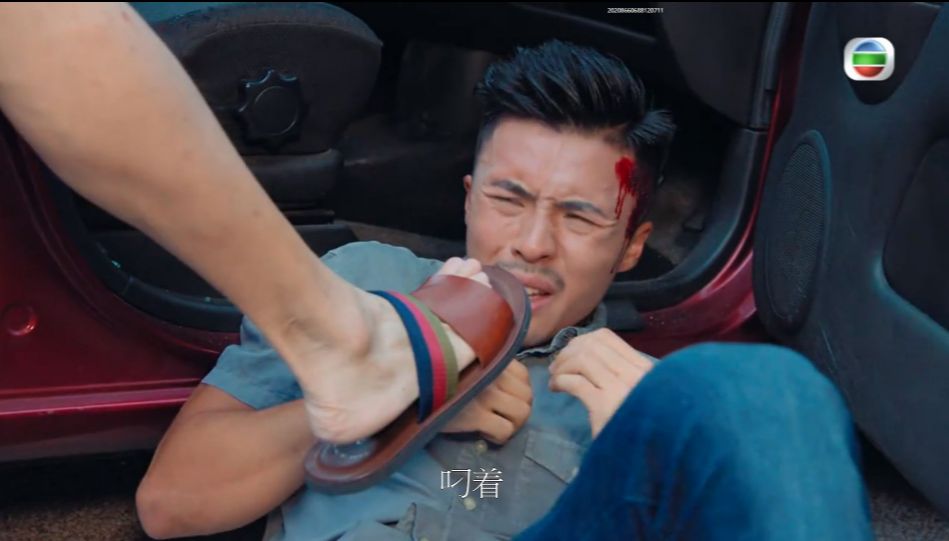 演技大爆发！TVB男艺人演黑帮老大，令司机叼拖鞋，更硬上江美仪！