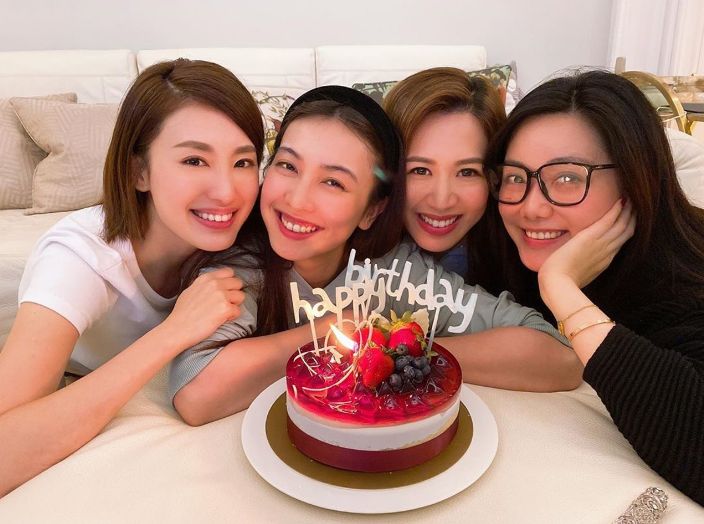 汤洛雯补祝朱千雪32岁生日，社交网与马国明低调秀恩爱