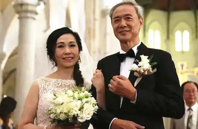 TVB成婚介所！撮合马国明汤洛雯等13对情侣，这对黄昏恋最感人