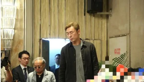 直言安仔变踏实！郑秀文首度回应许志安复工，言谈间充满爱意