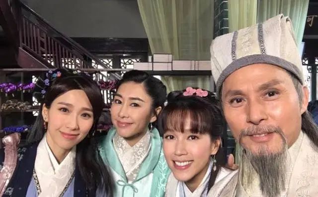 胡定欣宣布续约TVB，确定加盟《白色强人2》，时隔两年再拍电视剧