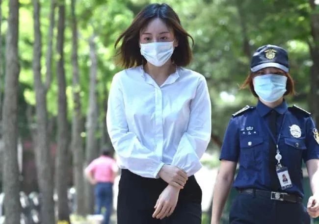 韩国南阳乳业创始人外孙女黄荷娜再次吸毒 同案犯一死一重伤