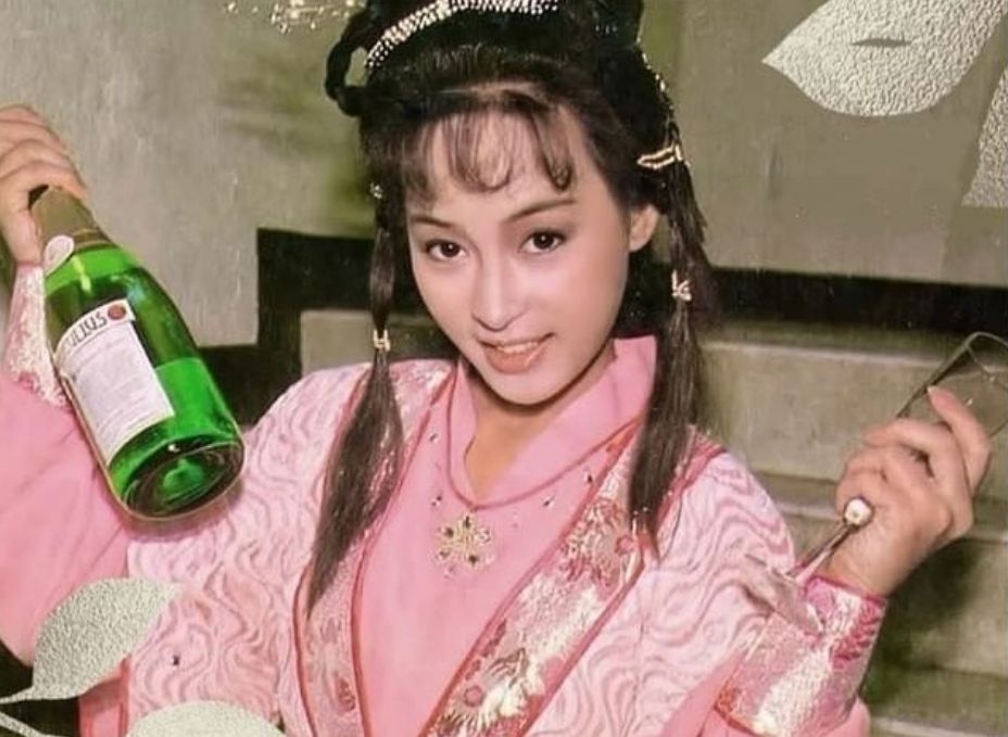 恭喜！TVB“古装皇后”获好友庆生！曾被批第三者，淡出娱圈做幸福人妻