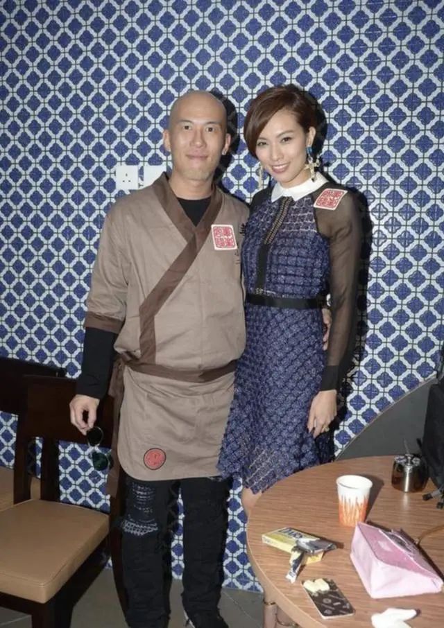 恭喜！42岁TVB男星彭怀安疫情下坚持办婚礼，仅19人出席喜宴四人坐一台