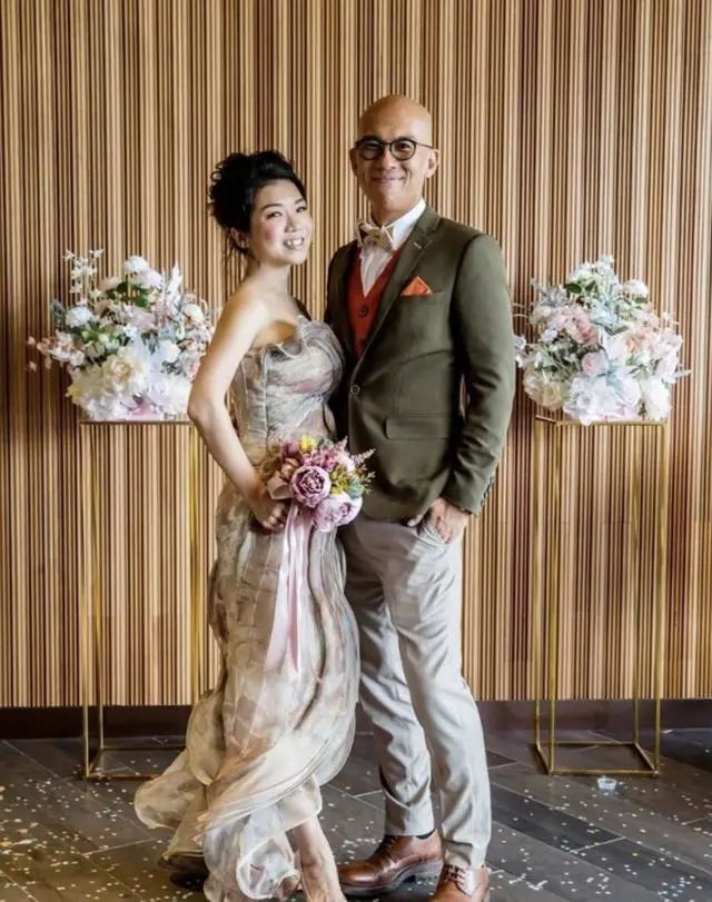 恭喜！42岁TVB男星彭怀安疫情下坚持办婚礼，仅19人出席喜宴四人坐一台