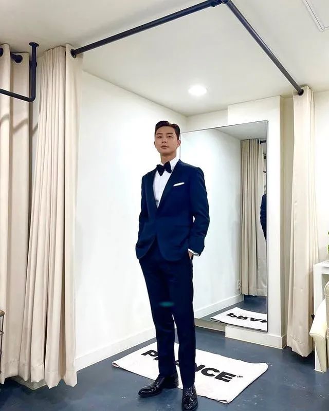 高挑完美的体态！5位身材优秀兼具肩膀流氓的男演员，穿起西装超有气场！