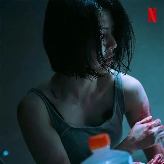 不断挑战各种角色！Netflix新剧《My Name》公开韩韶禧剧照，从清纯学生到凶狠冷酷卧底！