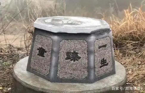 林生斌在某寺庙捐赠了一口井，井上的四个字有玄学!