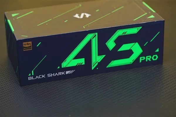自带“一键双枪”外挂！最火游戏手机黑鲨4S Pro图赏