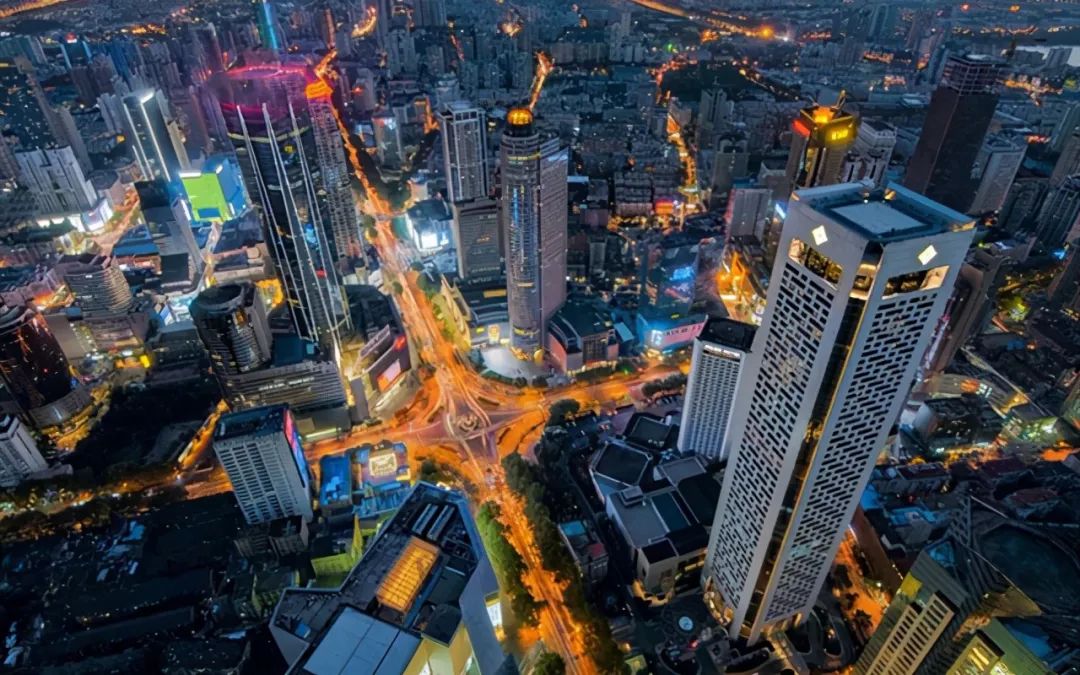 过去10年南京超过数个城市，进入全国10强，下次超杭州要多久？