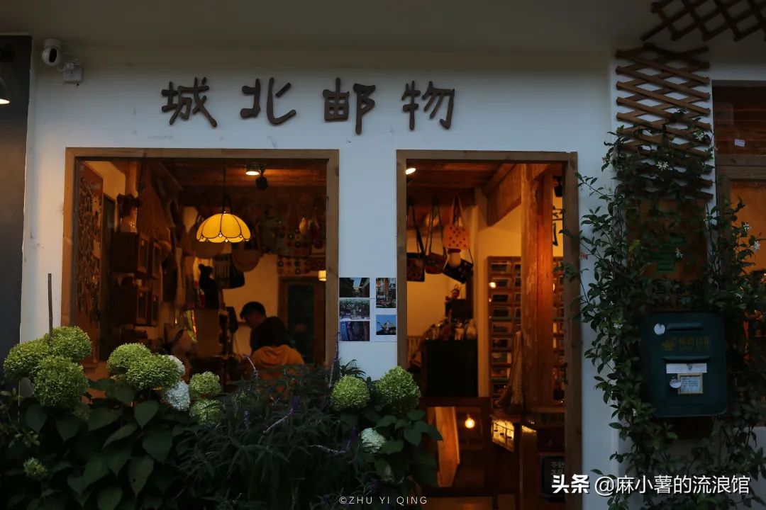 丽江一座未被商业化的古镇，人气虽不如大研，却拥有最原始的氛围