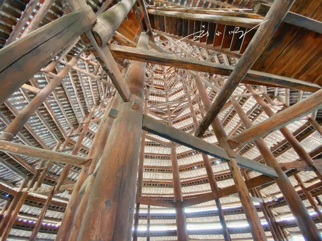 广西三江的著名地标建筑，造型非常奇特，被称为“世界第一鼓楼”