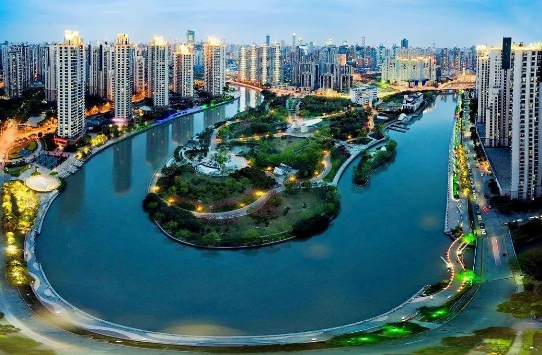 中远两湾城开放岸线的背景：上海市中心是奋斗之地，非养老休闲