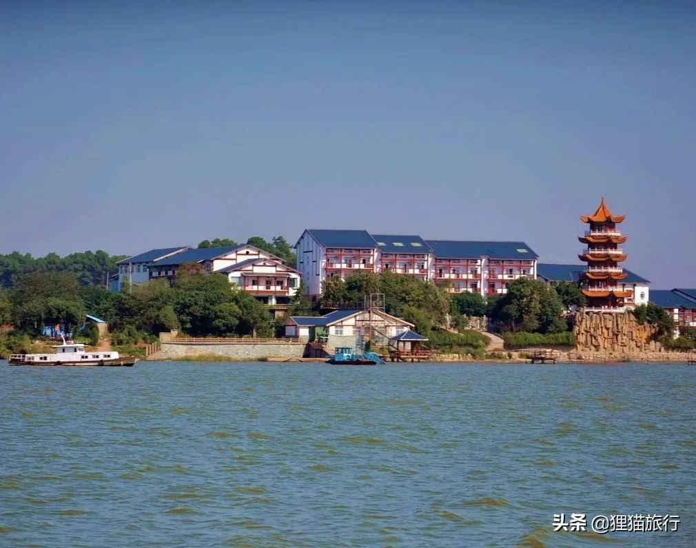 武昌鱼的故乡——梁子湖梁子岛，这里一边是武汉，一边是鄂州