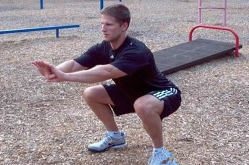 进口商用健身器材下蹲运动锻炼哪块肌肉 常见的下蹲的错误有哪些