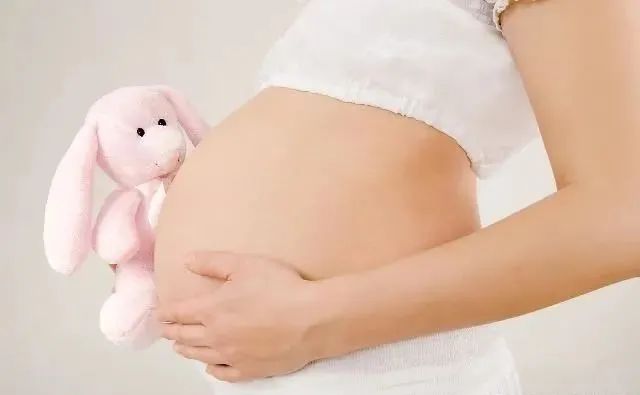 怀孕后，孕妇若有这3种“表现”，也许生“女孩”的可能比较大