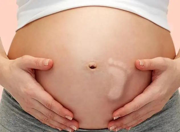 高智商胎儿在肚子里有三大特征，孕妈感受到一点，就偷着乐吧