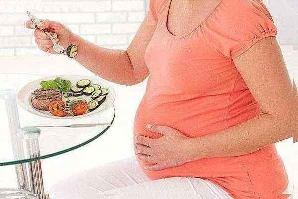 胎儿性别鉴定不知看肚型，有这6个特征的妈妈最易怀男宝！