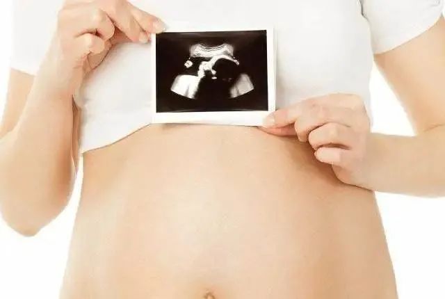 怀孕期间，若孕妈有这3种“表现”，可能是“小皇子”已在腹中
