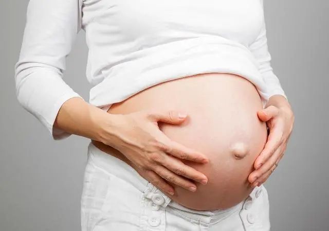 怀孕期间，孕妇上怀是男孩，下怀是女孩？可能这个说法比较靠谱！