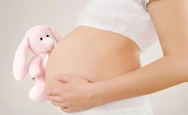 产后分享：2胎顺产“小萝莉”，孕期这5个症状很明显，请对号入座