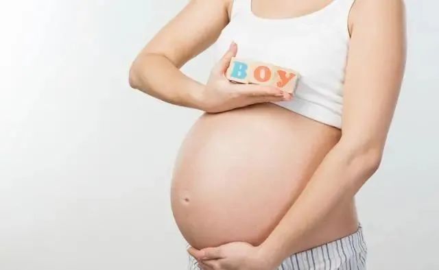 女性在怀孕期间若有4个“表现”偷着乐吧，可能怀的是“小阿哥”