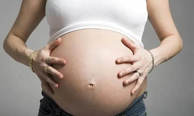 产后分享：2胎顺产“小萝莉”，孕期这5个症状很明显，请对号入座