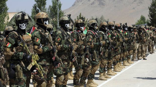 阿富汗变天，塔利班举行阅兵，美式装备成为主角，继续羞辱拜登