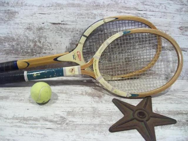 网球拍哪个牌子好初学者（适合初学者的网球拍 ）