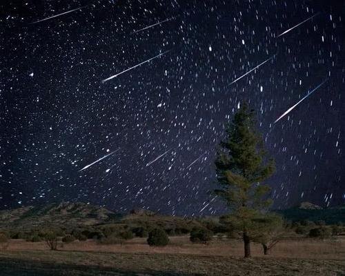 北半球三大流星雨形成原因（流星雨的形成原因20字）