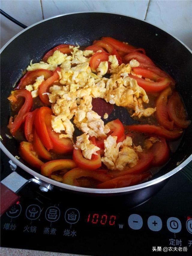 西红柿炒鸡蛋的做法步骤（西红柿辣椒炒鸡蛋的做法步骤窍门）