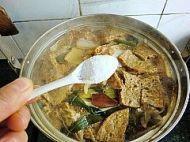 酥锅的做法最正宗的做法10斤的量放多少糖盐（酥锅的做法最正宗的做法）