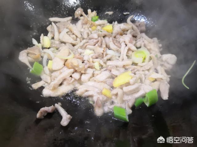 肉丝炒蒜苗怎么炒好吃（蒜苗炒肉丝的家常做法）