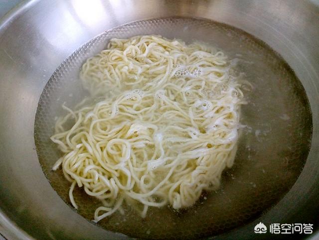 大盘鸡的制作方法视频（大盘鸡的做法视频）