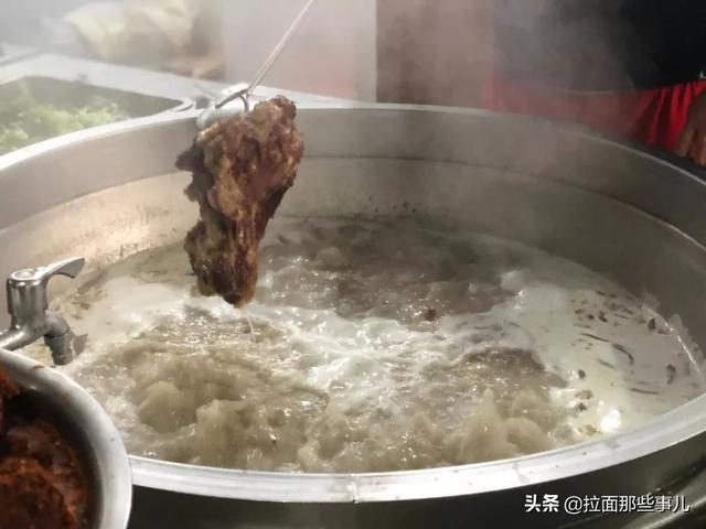 正宗牛肉汤的配方及做法（牛肉汤的做法及配料）