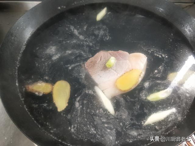 正宗蒜泥白肉怎么做（蒜泥白肉怎么做又简单又好吃）