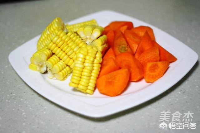玉米胡萝卜排骨汤的做法（玉米排骨汤的做法和配料）