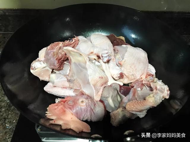 清炖鸡腿汤的家常做法（清炖鸡腿的家常做法视频窍门）