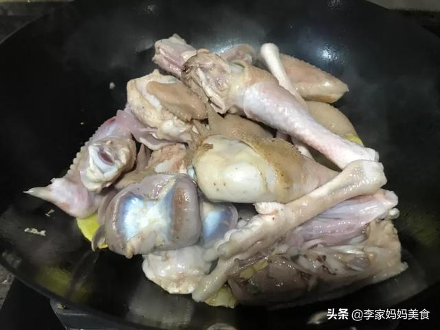 清炖鸡腿汤的家常做法（清炖鸡腿的家常做法视频窍门）