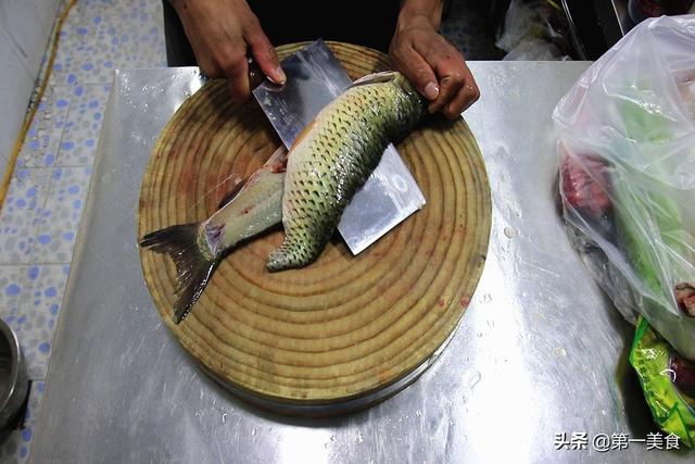 酸菜鱼的做法视频（酸菜鱼的做法家常做法用什么鱼窍门）